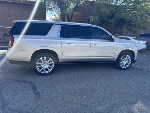 Used 2023 Chevrolet Suburban High Country AWD/4WD image 8