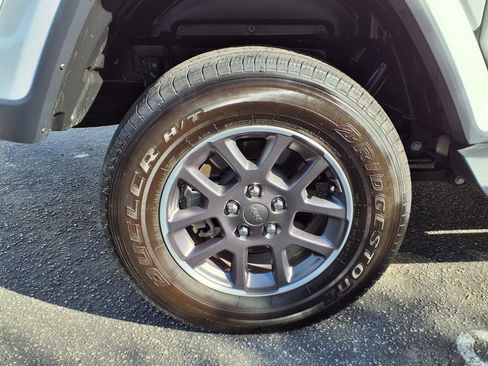 Used 2022 Jeep Gladiator Overland image 22