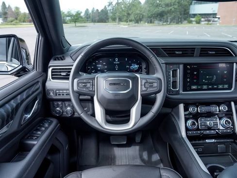 Used 2024 GMC Yukon XL Denali w/ Denali Reserve Package AWD/4WD image 15