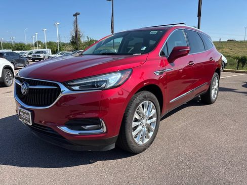 Used 2020 Buick Enclave Essence w/ Sound and Sites Package AWD/4WD image 10