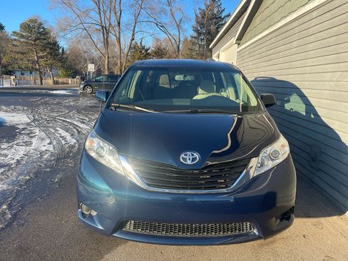 Used 2012 Toyota Sienna LE image 14