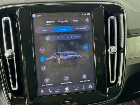 Used 2023 Volvo XC40 B4 Ultimate image 19