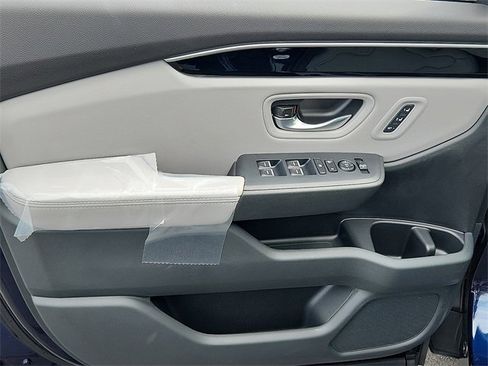 New 2025 Honda Pilot Touring image 12