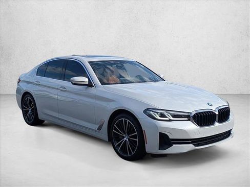 Used 2023 BMW 540i w/ Premium Package image 3
