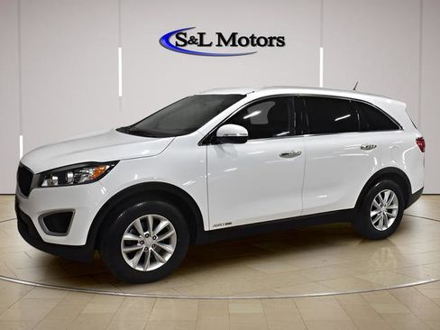 Used 2018 Kia Sorento LX AWD/4WD image 3