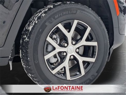 Certified 2024 Jeep Grand Cherokee Limited image 32