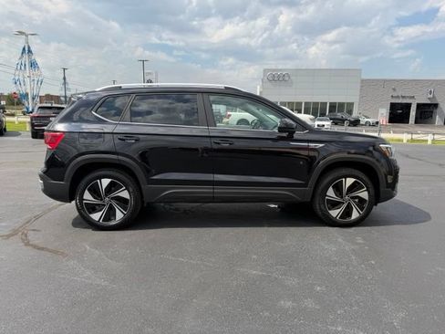 Used 2023 Volkswagen Taos SE w/ Panoramic Sunroof Package AWD/4WD image 9