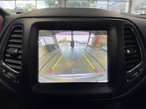 Used 2020 Jeep Compass Trailhawk AWD/4WD image 23