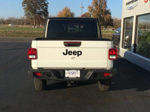 Used 2022 Jeep Gladiator Sport image 8