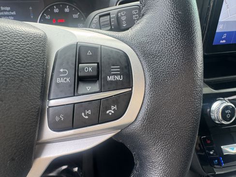 Used 2023 Ford Explorer Limited AWD/4WD image 16