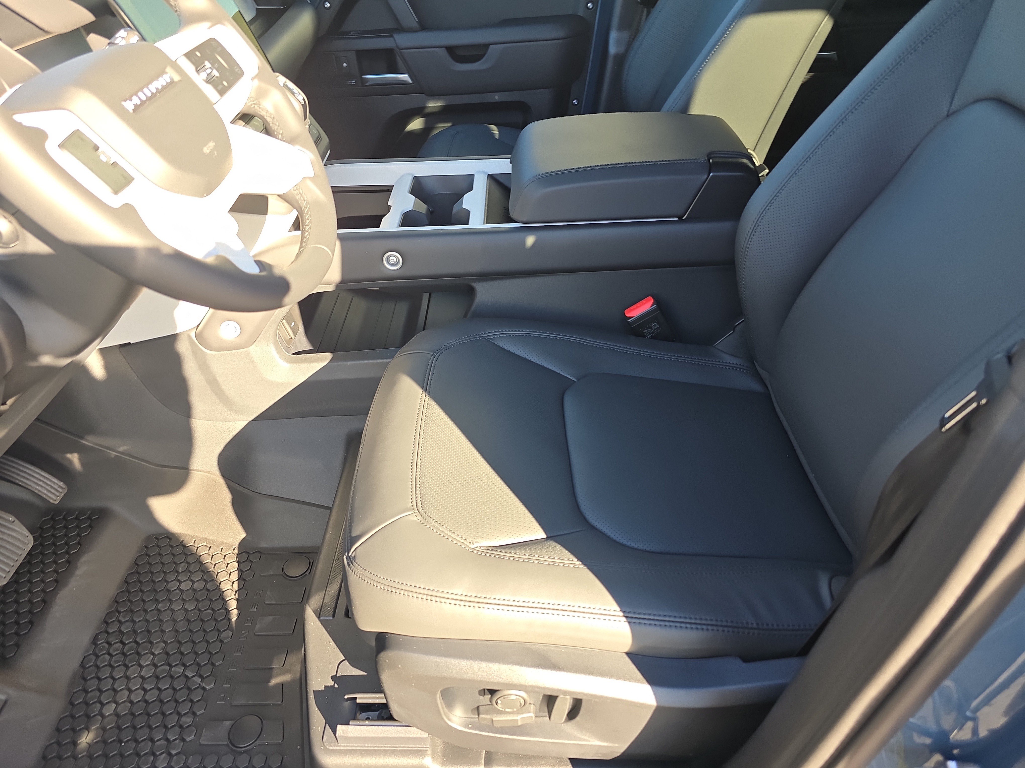 Certified 2026 Land Rover Defender 110 X-Dynamic SE AWD/4WD image 23