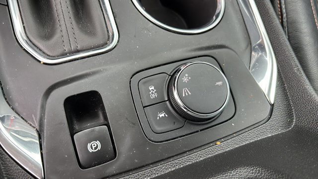 Used 2018 Chevrolet Traverse Premier w/ Driver Confidence II Package FWD image 23
