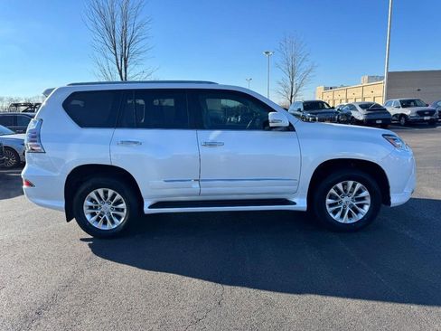 Used 2019 Lexus GX 460 Premium w/ Premium Package image 2