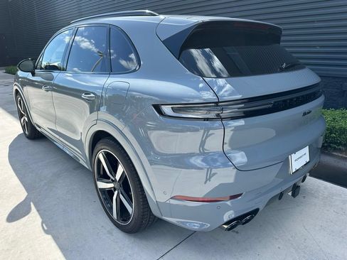 Certified 2025 Porsche Cayenne Turbo AWD/4WD image 3