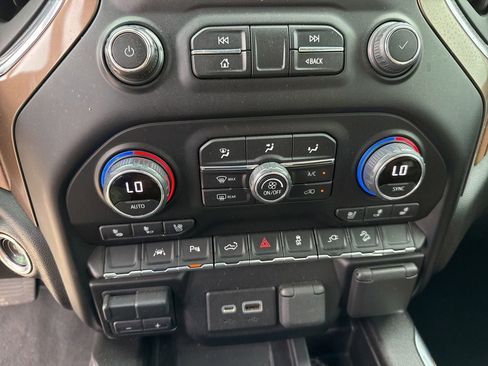 Used 2022 Chevrolet Silverado 1500 High Country w/ Safety Package II AWD/4WD image 24