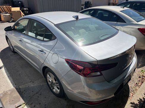 Used 2020 Hyundai Elantra SEL w/ Winter Weather Package FWD image 3