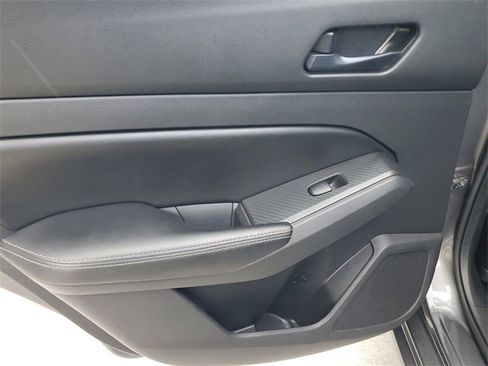 Used 2024 Nissan Altima 2.5 SV image 10