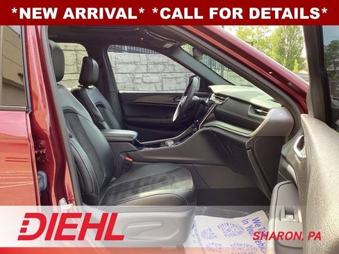 Used 2023 Jeep Grand Cherokee Limited w/ Luxury Tech Group II AWD/4WD image 11