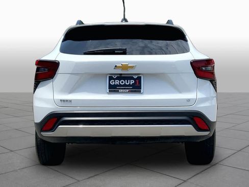 Used 2025 Chevrolet Trax LT FWD image 5