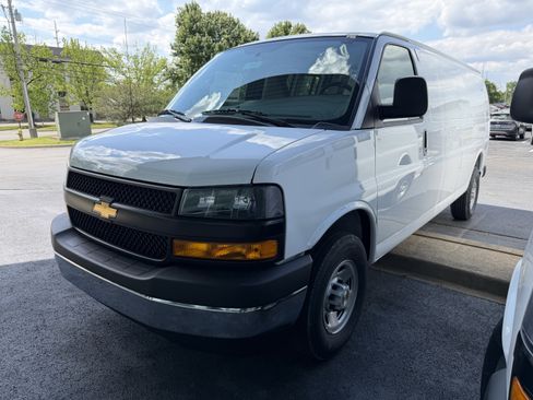 New 2026 Chevrolet Express 3500 Extended RWD image 4
