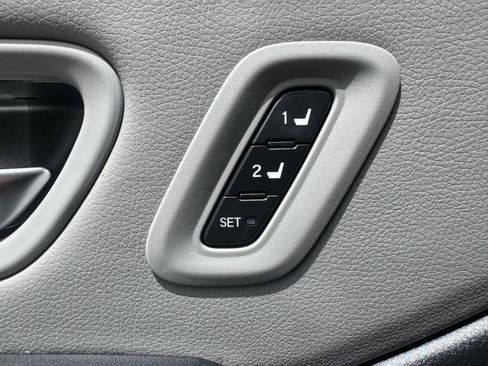 Certified 2025 Honda Pilot Elite image 11