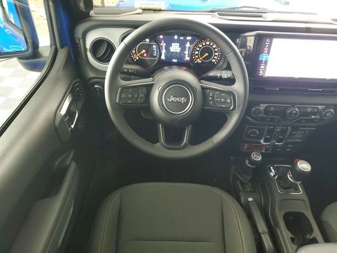 New 2025 Jeep Gladiator Willys image 14