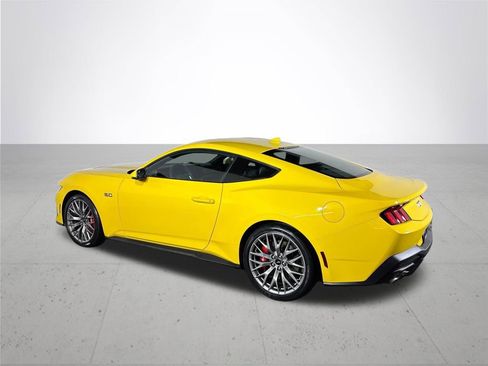 Used 2024 Ford Mustang GT Premium image 8