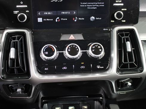 Used 2023 Kia Sorento LX image 11