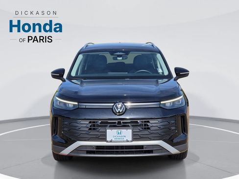 Used 2026 Volkswagen Tiguan SE FWD image 2