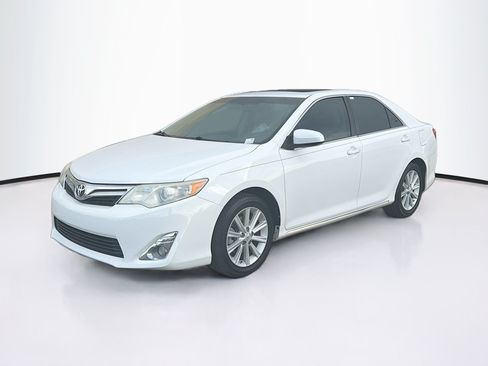 Used 2014 Toyota Camry XLE FWD image 3