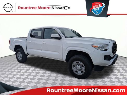 Used 2020 Toyota Tacoma SR image 1