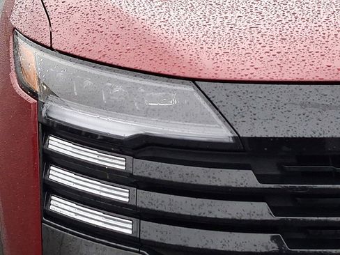 Used 2025 Nissan Kicks SV w/ Charging Package image 9