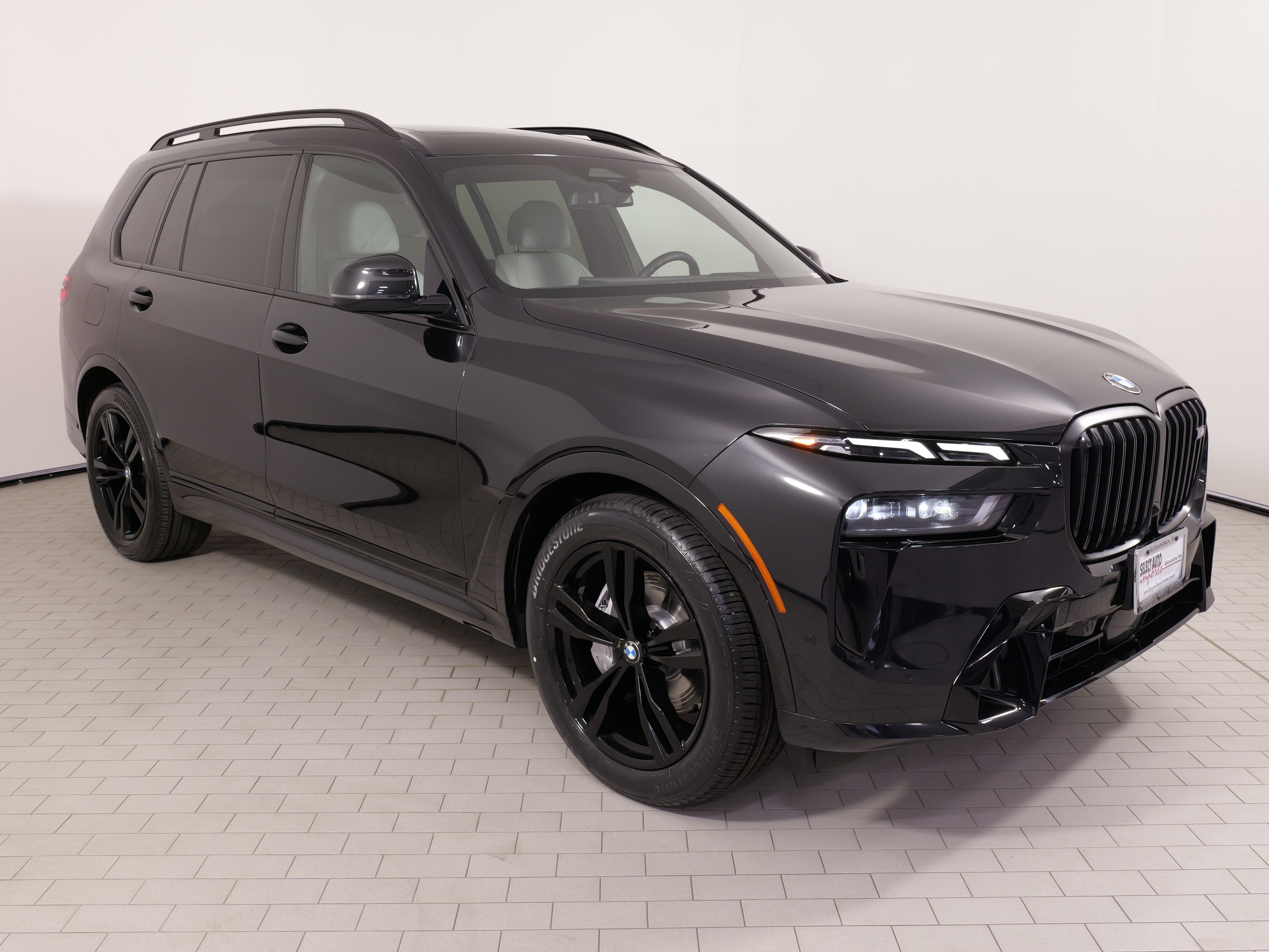 Used 2024 BMW X7 xDrive40i w/ M Sport Package AWD/4WD image 8