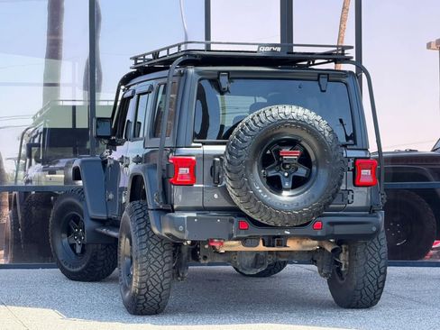 Used 2018 Jeep Wrangler Unlimited Rubicon w/ Dual Top Group AWD/4WD image 12