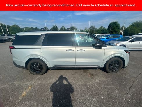Used 2025 Kia Carnival SX Prestige FWD image 4