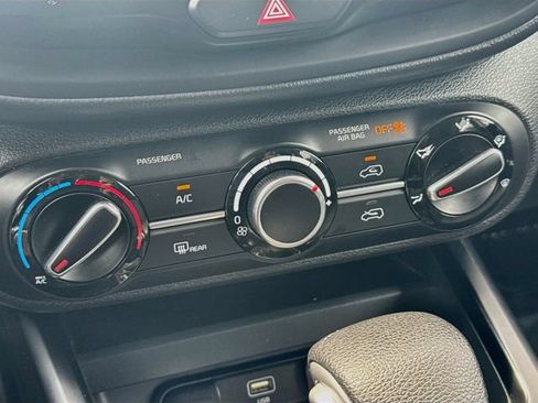 Used 2023 Kia Soul LX w/ LX Technology Package FWD image 19