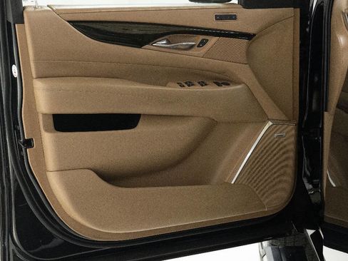 Used 2019 Cadillac Escalade ESV Platinum image 19