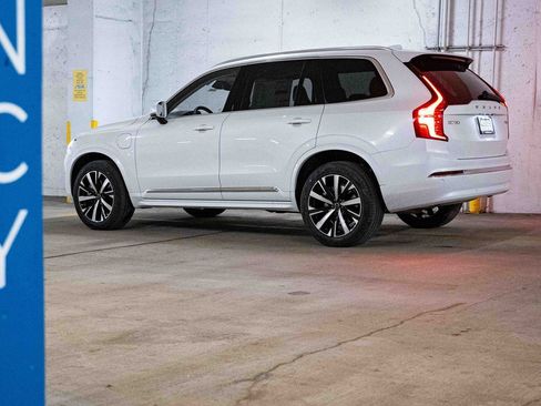 New 2025 Volvo XC90 T8 Core w/ Climate Package image 4
