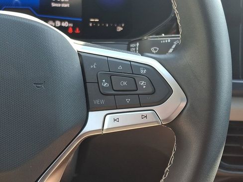 Used 2023 Volkswagen Taos SE w/ Panoramic Sunroof Package image 23