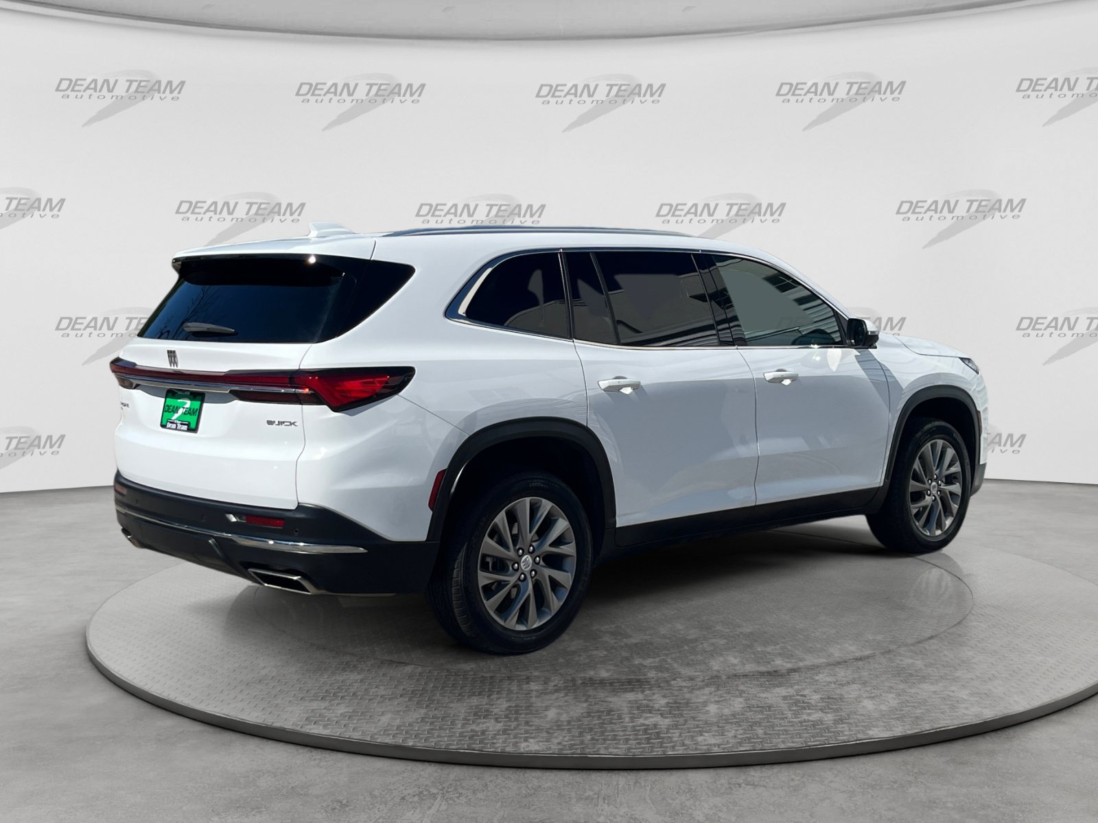 Used 2025 Buick Enclave Preferred AWD/4WD image 8