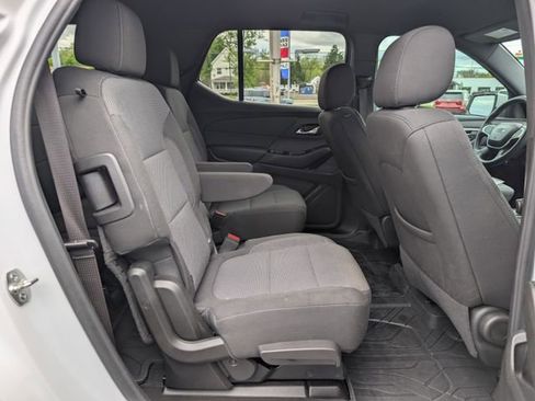 Used 2023 Chevrolet Traverse LT FWD image 17