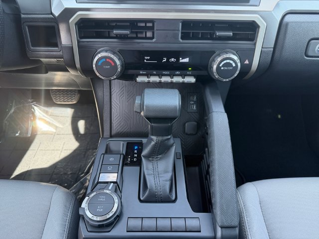 Certified 2025 Toyota Tacoma SR5 AWD/4WD image 12
