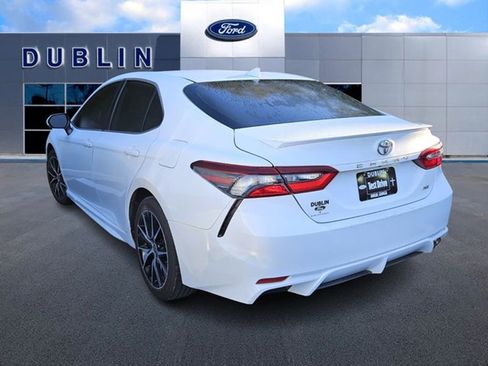 Used 2022 Toyota Camry SE image 2