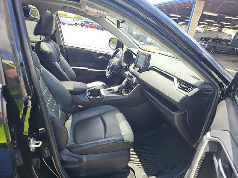 Used 2021 Toyota RAV4 XLE Premium FWD image 12