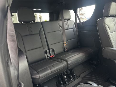 Used 2021 Chevrolet Suburban RST w/ Luxury Package AWD/4WD image 16