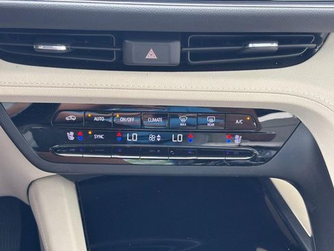 Used 2023 Buick Envision Avenir FWD image 22