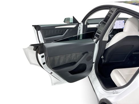 Certified 2023 Tesla Model Y Long Range AWD/4WD image 10