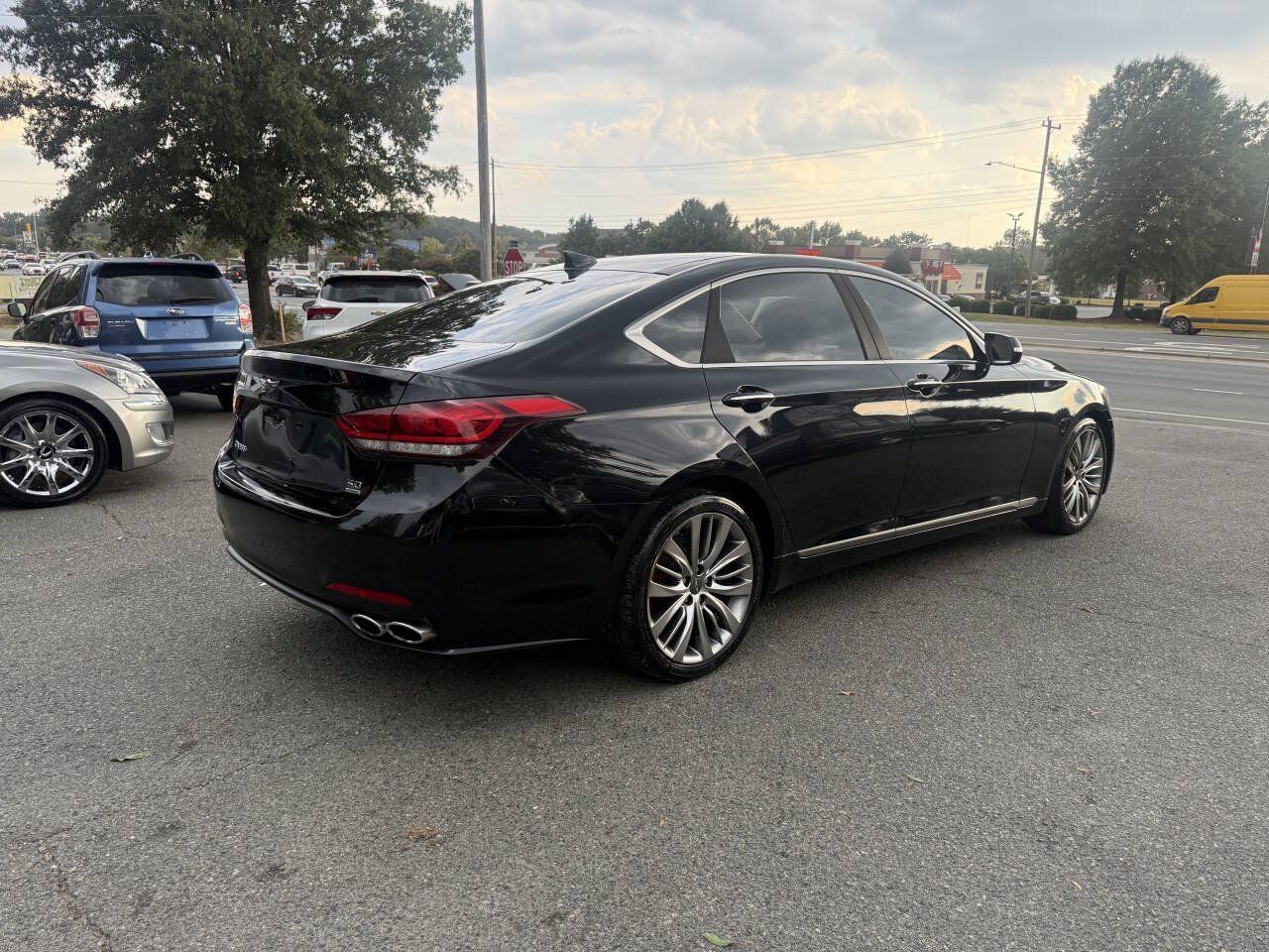 Used 2015 Hyundai Genesis 5.0 RWD image 5