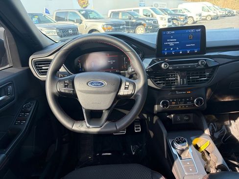 Used 2023 Ford Escape ST-Line AWD/4WD image 9