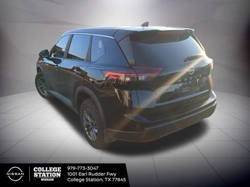 Certified 2025 Nissan Rogue S image 4